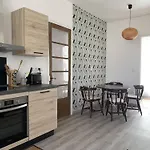 Location Conviviale A Avec Parking Et Terrasse Privee - Fr-1-870-19