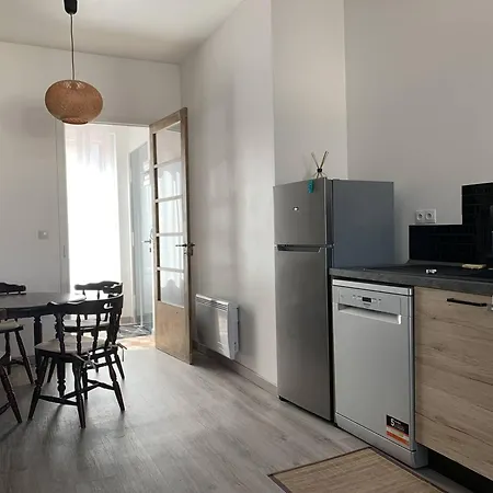 Location Conviviale à Avec Parking Et Terrasse Privée - Fr-1-870-19 Reims