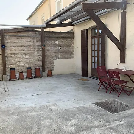 Location Conviviale à Avec Parking Et Terrasse Privée - Fr-1-870-19 Reims