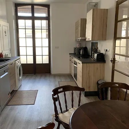 Appartamento Location Conviviale à Avec Parking Et Terrasse Privée - Fr-1-870-19